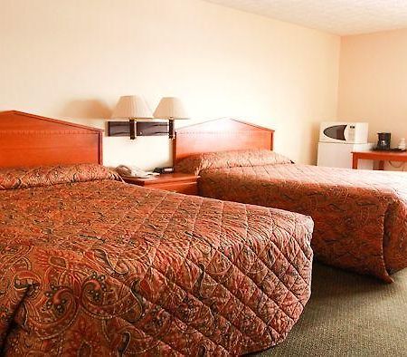 Commodore Perry Inn & Suites Port Clinton Pokoj fotografie