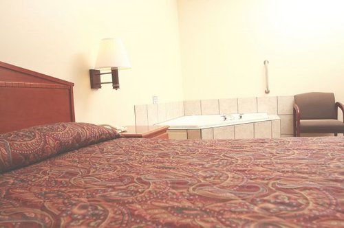 Commodore Perry Inn & Suites Port Clinton Pokoj fotografie